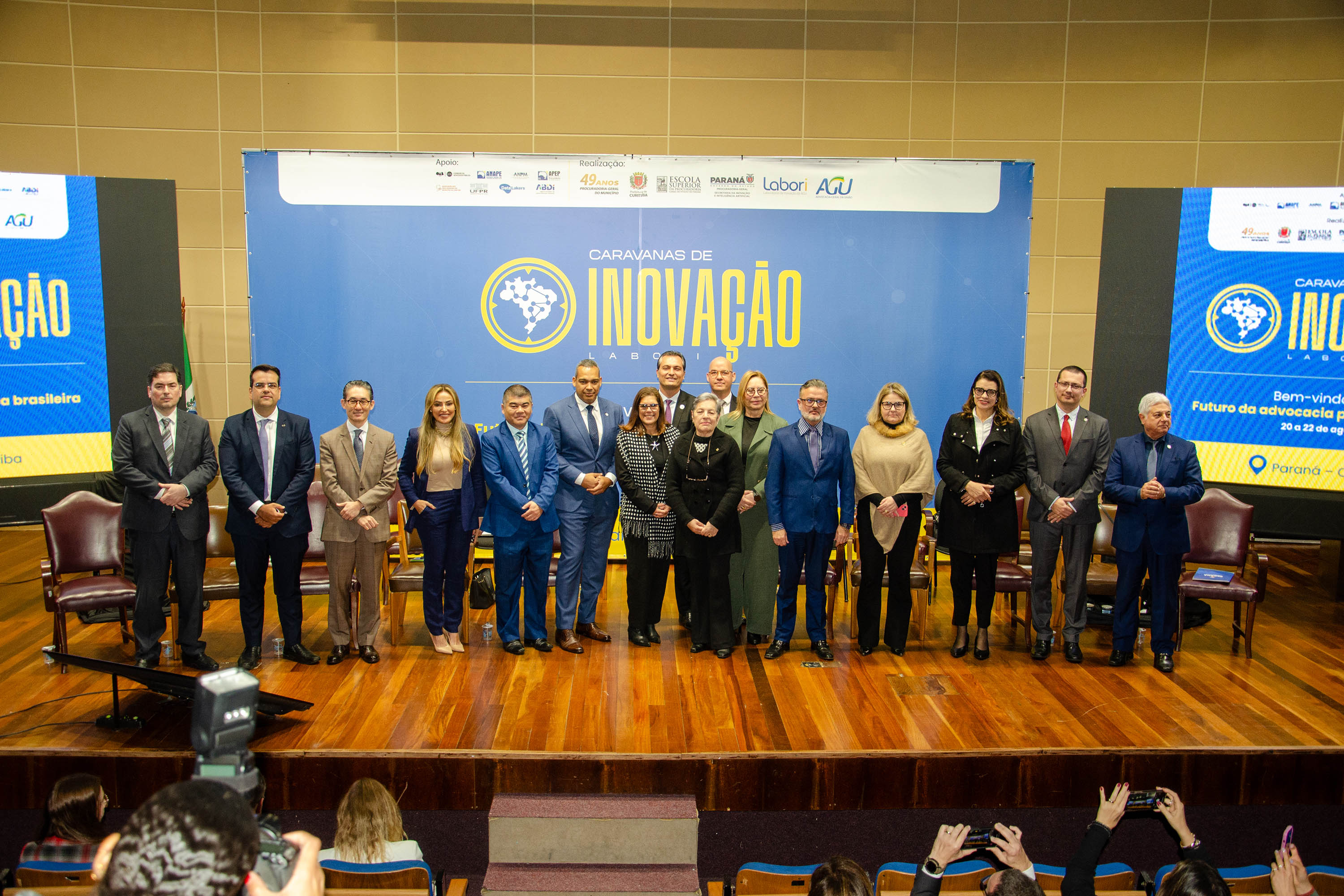 Iniciativa da Advocacia-Geral da União, projeto Caravanas da Inovação percorre os estados para debater o tema com procuradorias, por meio de workshops, treinamentos e desafios de inovação. O Paraná já recebeu a fase de evento online e agora realiza a etapa presencial.