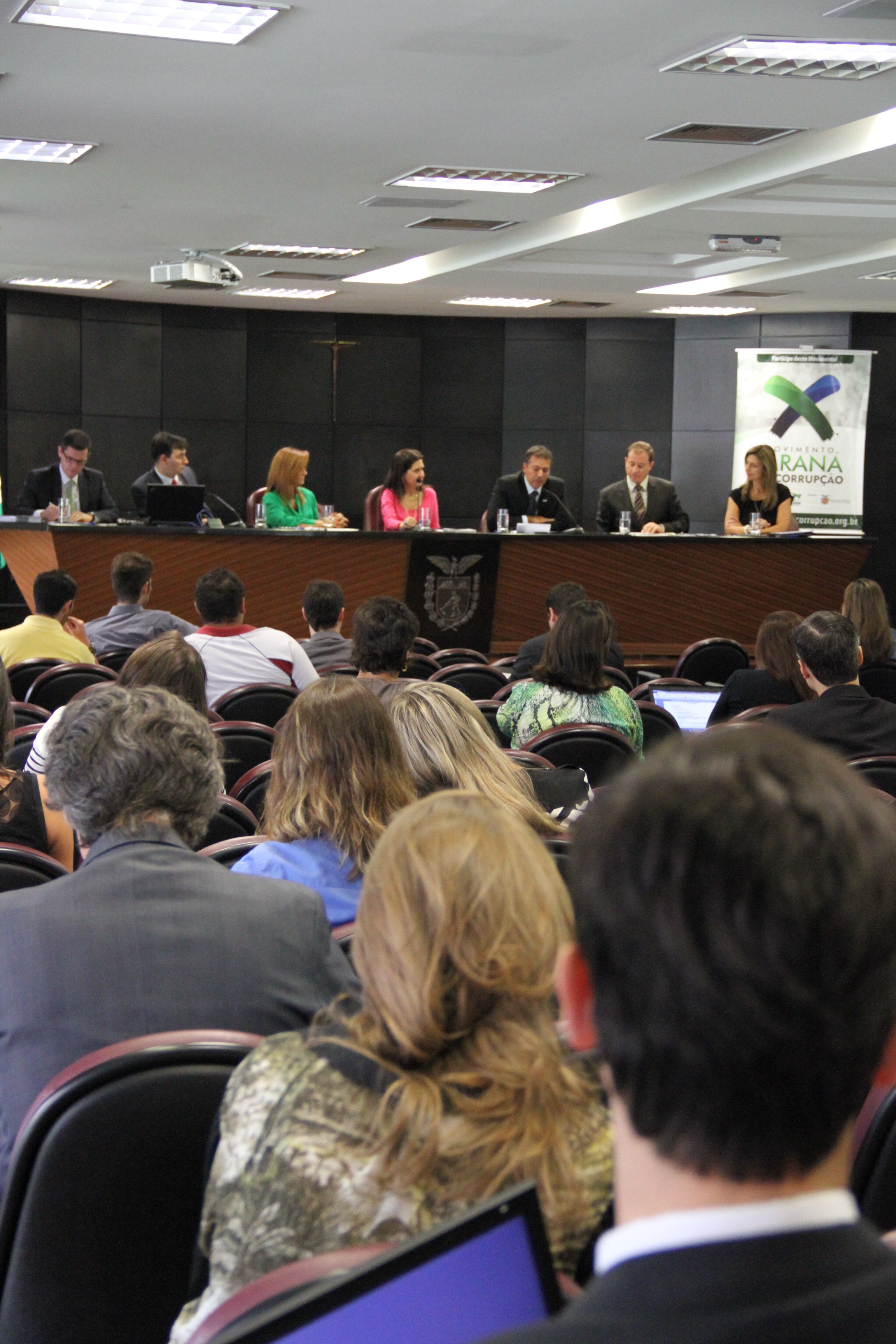 O evento reuniu mais de 200 pessoas para discutir a Lei Anticorrupção