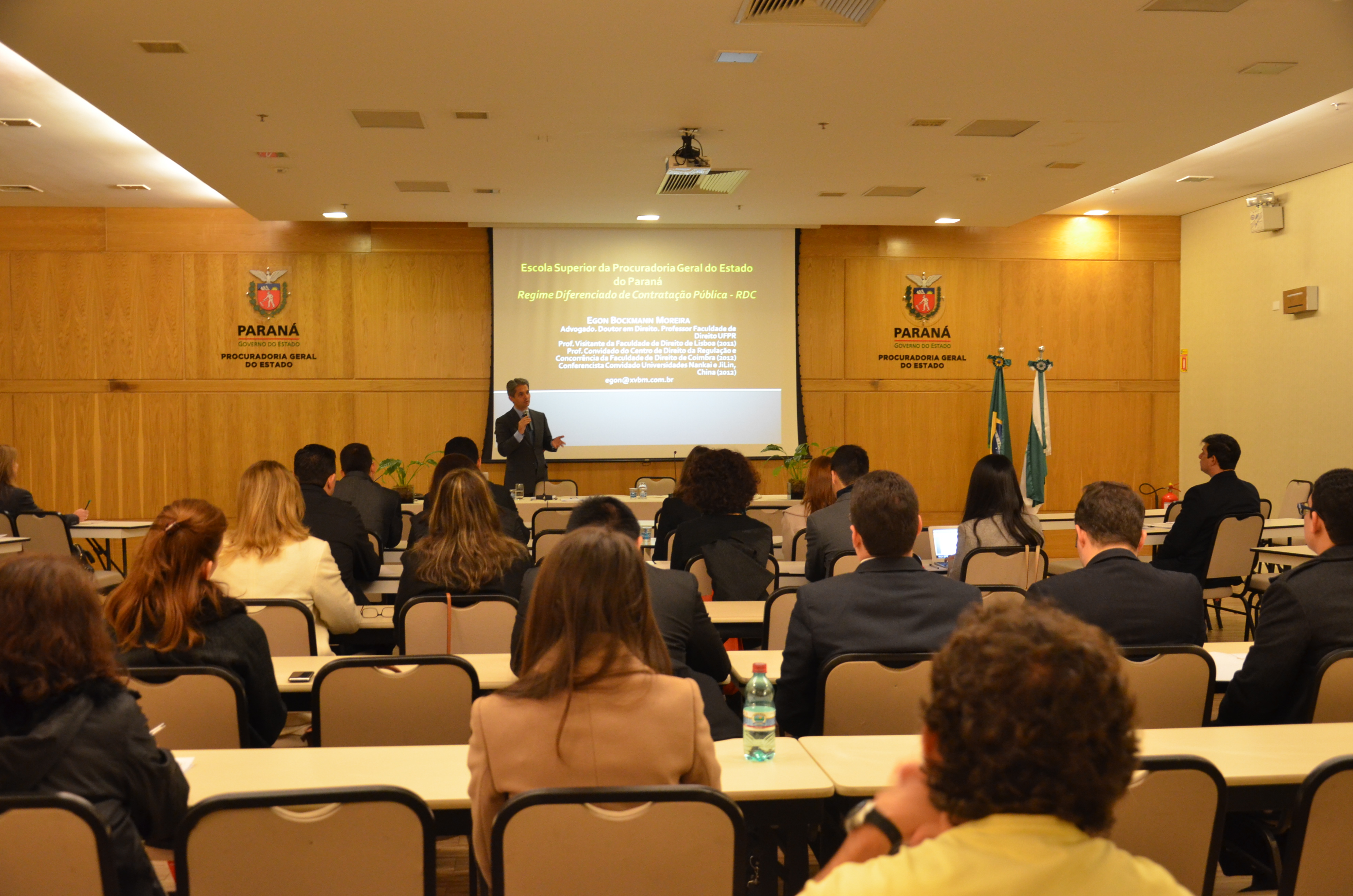 O minicurso foi ministrado pelo professor Dr. Egon Bockmann Moreira