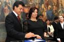 Governador Beto Richa, recebe coletânea de cadernos orientadores para a contratação de obras e serviços de engenharia, assina protocolo de intenções entre a Secretaria de Estado da Infraestrutura e Logística e IPARDES - Instituto Paranaense de Desenvolvimento Econômico e Social, termo contratual entre a Secretaria de Estado da Infraesetrutura e Logística e TECPAR - Instituto de Tecnologia do Paraná, anúncia o pagamento do primeiro lote de precatórios de pequeno valor, entrega ao Tribunal de