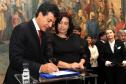 Governador Beto Richa, recebe coletânea de cadernos orientadores para a contratação de obras e serviços de engenharia, assina protocolo de intenções entre a Secretaria de Estado da Infraestrutura e Logística e IPARDES - Instituto Paranaense de Desenvolvimento Econômico e Social, termo contratual entre a Secretaria de Estado da Infraesetrutura e Logística e TECPAR - Instituto de Tecnologia do Paraná, anúncia o pagamento do primeiro lote de precatórios de pequeno valor, entrega ao Tribunal de