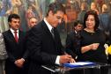 Governador Beto Richa, recebe coletânea de cadernos orientadores para a contratação de obras e serviços de engenharia, assina protocolo de intenções entre a Secretaria de Estado da Infraestrutura e Logística e IPARDES - Instituto Paranaense de Desenvolvimento Econômico e Social, termo contratual entre a Secretaria de Estado da Infraesetrutura e Logística e TECPAR - Instituto de Tecnologia do Paraná, anúncia o pagamento do primeiro lote de precatórios de pequeno valor, entrega ao Tribunal de