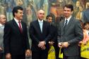 Governador Beto Richa, recebe coletânea de cadernos orientadores para a contratação de obras e serviços de engenharia, assina protocolo de intenções entre a Secretaria de Estado da Infraestrutura e Logística e IPARDES - Instituto Paranaense de Desenvolvimento Econômico e Social, termo contratual entre a Secretaria de Estado da Infraesetrutura e Logística e TECPAR - Instituto de Tecnologia do Paraná, anúncia o pagamento do primeiro lote de precatórios de pequeno valor, entrega ao Tribunal de