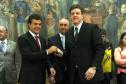 Governador Beto Richa, recebe coletânea de cadernos orientadores para a contratação de obras e serviços de engenharia, assina protocolo de intenções entre a Secretaria de Estado da Infraestrutura e Logística e IPARDES - Instituto Paranaense de Desenvolvimento Econômico e Social, termo contratual entre a Secretaria de Estado da Infraesetrutura e Logística e TECPAR - Instituto de Tecnologia do Paraná, anúncia o pagamento do primeiro lote de precatórios de pequeno valor, entrega ao Tribunal de