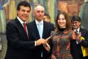 Governador Beto Richa, recebe coletânea de cadernos orientadores para a contratação de obras e serviços de engenharia, assina protocolo de intenções entre a Secretaria de Estado da Infraestrutura e Logística e IPARDES - Instituto Paranaense de Desenvolvimento Econômico e Social, termo contratual entre a Secretaria de Estado da Infraesetrutura e Logística e TECPAR - Instituto de Tecnologia do Paraná, anúncia o pagamento do primeiro lote de precatórios de pequeno valor, entrega ao Tribunal de