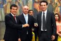 Governador Beto Richa, recebe coletânea de cadernos orientadores para a contratação de obras e serviços de engenharia, assina protocolo de intenções entre a Secretaria de Estado da Infraestrutura e Logística e IPARDES - Instituto Paranaense de Desenvolvimento Econômico e Social, termo contratual entre a Secretaria de Estado da Infraesetrutura e Logística e TECPAR - Instituto de Tecnologia do Paraná, anúncia o pagamento do primeiro lote de precatórios de pequeno valor, entrega ao Tribunal de
