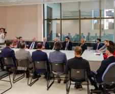 Estado firma acordo judicial que encerra passivo histórico da Ferroeste