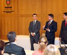 Ítalo Medeiros Cisneiros e Rafael Costa Santos foram aprovados no último concurso e empossados pelo procurador-geral, Paulo Sérgio Rosso
