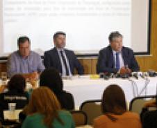 Coletiva Instituto Ambiental do Paraná (IAP) para esclarecimentos sobre o eixo modal de Paranaguá e licenciamentos ambientais na região. Participaram da coletiva o presidente do IAP, Luiz Tarcísio Mossato Pinto; o diretor-presidente da Administração dos Portos de Paranaguá e Antonina ( APPA), Luiz Henrique Dividino; e o procurador geral do Estado, Paulo Sérgio Rosso.