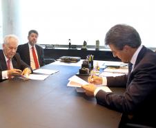 O governador Beto Richa e o presidente do Tribunal de Justiça do Paraná, Renato Braga Bettega, assinaram convênio nesta segunda-feira (13). A partir de agora, quem não pagar os custos dos processos que tramitaram na Justiça poderá ser inscrito na Dívida Ativa do Estado. 