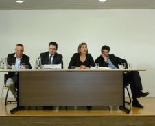 Da esquerda para a direita: Dr. Celso Silvestre Grycajuk - Procurador-chefe da PRE/PGE, Dr. Luiz Henrique Sormani Barbugiani - Procurador-chefe da CEJ/PGE, Dra. Andrea Margarethe - Procuradora atuando no núcleo jurídico da PGE na SEED, Dr. Felipe Barreto Frias - Procurador da PRE/PGE.