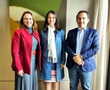 Chefe de Gabinete Paula  Schmitz, nova Procuradora Milena Stela Martins e o Procurador-geral do Estado Sandro Kozikoski