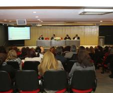 Da esquerda para direita: Dr. Leonardo Mattietto - Diretor da Escola Superior de Advocacia Pública do Estado do RJ, Dr. Luiz Henrique Sormani Barbugiani - Procurador Chefe da Coordenadoria de Estudos Jurídicos da PGE/PR, Dr. Carlos de Almeida Prado Bacellar - Coordenador do Arquivo Público de São Paulo, Dr. Miguel Ramos Campos - Procurador Chefe do Núcleo Jurídico da Administração da Casa Civil do Estado do PR