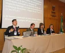 Mesa para a discussão sobre a Lei Anticorrupção