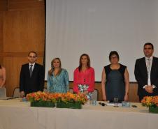 Mesa de abertura composta pela procuradora-chefe da Coordenadoria de Estudos Jurídicos, Dra. Leila Cuellar; subprocurador-geral Guilherme Soares; secretária da Fazenda e procuradora Jozélia Nogueira; procuradora-geral Marisa Zandonai; presidente da Apep e procuradora Eunice Fumagalli Martins e Scheer; e chefe de gabinete da Procuradoria Geral, Bráulio Cesco Fleury