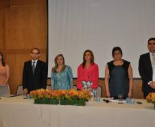 Mesa de abertura composta pela procuradora-chefe da Coordenadoria de Estudos Jurídicos, Dra. Leila Cuellar; subprocurador-geral Guilherme Soares; secretária da Fazenda e procuradora Jozélia Nogueira; procuradora-geral Marisa Zandonai; presidente da Apep e procuradora Eunice Fumagalli Martins e Scheer; e chefe de gabinete da Procuradoria Geral, Bráulio Cesco Fleury