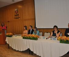 Mesa de abertura composta pela procuradora-chefe da Coordenadoria de Estudos Jurídicos, Dra. Leila Cuellar; subprocurador-geral Guilherme Soares; secretária da Fazenda e procuradora Jozélia Nogueira; procuradora-geral Marisa Zandonai; presidente da Apep e procuradora Eunice Fumagalli Martins e Scheer; e chefe de gabinete da Procuradoria Geral, Bráulio Cesco Fleury