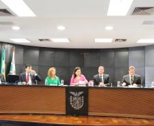 Da esquerda para a direita: procurador de Justiça Mauro Sérgio Rocha, procurador de Justiça Eduardo Cambi, procuradora-geral do Estado Marisa Zandonai, procuradora-geral de Justiça em exercício Samia Saad Galotti Bonavides, controlador geral do Estado Carlos Eduardo Moura, procurador de Justiça Fábio Guaragni e procuradora do Estado Leila Cuéllar