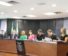Da esquerda para a direita: procurador de Justiça Mauro Sérgio Rocha, procurador de Justiça Eduardo Cambi, procuradora-geral do Estado Marisa Zandonai, procuradora-geral de Justiça em exercício Samia Saad Galotti Bonavides, controlador geral do Estado Carlos Eduardo Moura, procurador de Justiça Fábio Guaragni e procuradora do Estado Leila Cuéllar