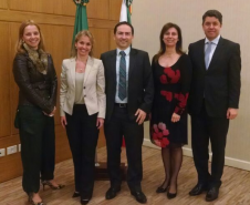 Dra. Cristina Leitão Teixeira de Freitas (Procuradora do Estado e Presidente da APEP), Dra. Rogéria Dotti, Dr. Sandro Kozikoski, Dra. Leila Cuéllar e Dr. Paulo Sergio Rosso