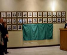 Os retratos dos quatro mais recentes procuradores-gerais do Estado do Paraná, Dr. Júlio Cesar Zem Cardoso, Dra. Jozélia Nogueira, Dra. Marisa Zandonai e Dr. Ubirajara Ayres Gasparin, foram afixados nesta quarta-feira (01) na Galeria de Retratos de Ex-Procuradores-Gerais.
