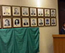 Os retratos dos quatro mais recentes procuradores-gerais do Estado do Paraná, Dr. Júlio Cesar Zem Cardoso, Dra. Jozélia Nogueira, Dra. Marisa Zandonai e Dr. Ubirajara Ayres Gasparin, foram afixados nesta quarta-feira (01) na Galeria de Retratos de Ex-Procuradores-Gerais.
