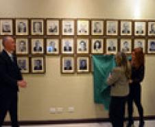 Os retratos dos quatro mais recentes procuradores-gerais do Estado do Paraná, Dr. Júlio Cesar Zem Cardoso, Dra. Jozélia Nogueira, Dra. Marisa Zandonai e Dr. Ubirajara Ayres Gasparin, foram afixados nesta quarta-feira (01) na Galeria de Retratos de Ex-Procuradores-Gerais.
