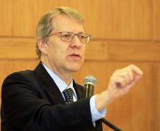 Professor da Fundação Getúlio Vargas, Carlos Ari Sundfeld esteve na Procuradoria-Geral do Estado para falar sobre projeto de lei, do qual é um dos autores, que inclui artigos à Lei de Introdução às Normas do Direito Brasileiro, com objetivo de melhorar a qualidade das decições públicas
