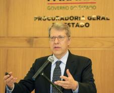 Professor da Fundação Getúlio Vargas, Carlos Ari Sundfeld esteve na Procuradoria-Geral do Estado para falar sobre projeto de lei, do qual é um dos autores, que inclui artigos à Lei de Introdução às Normas do Direito Brasileiro, com objetivo de melhorar a qualidade das decições públicas
