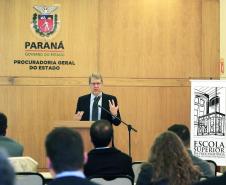 Professor da Fundação Getúlio Vargas, Carlos Ari Sundfeld esteve na Procuradoria-Geral do Estado para falar sobre projeto de lei, do qual é um dos autores, que inclui artigos à Lei de Introdução às Normas do Direito Brasileiro, com objetivo de melhorar a qualidade das decições públicas
