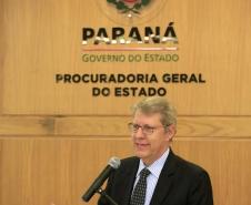 Professor da Fundação Getúlio Vargas, Carlos Ari Sundfeld esteve na Procuradoria-Geral do Estado para falar sobre projeto de lei, do qual é um dos autores, que inclui artigos à Lei de Introdução às Normas do Direito Brasileiro, com objetivo de melhorar a qualidade das decições públicas
