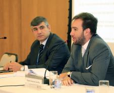 Procurador-chefe da Procuradoria Administrativa e coordenador da Mesa, Roberto Nunes de Lima Filho, e advogado e professor Sandro Gilbert Martins