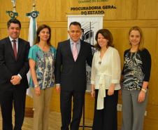Procurador-geral Paulo Sergio Rosso; procuradora-chefe da Coordenadoria de Estudos Jurídicos, Leila Cuéllar; professor, procurador do Estado e palestrante Manoel Caetano Ferreira Filho; procuradora-chefe da Procuradoria da Região Metropolitana, Liliane Kruetzmann Abdo,; e procuradora do Estado e presidente da APEP (Associação dos Procuradores do Estado do Paraná), Cristina Leitão Teixeira de Freitas.
