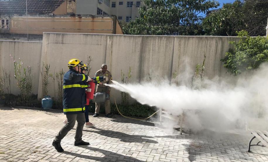 Corpo de Bombeiros forma brigadistas na PGE