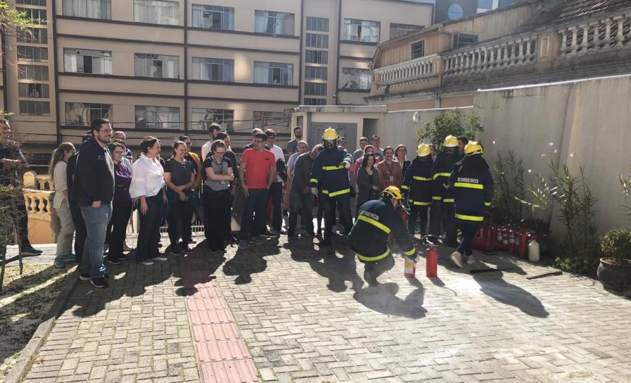 Corpo de Bombeiros forma brigadistas na PGE