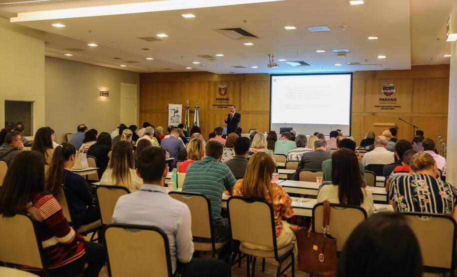 Procuradoria capacita servidores para elaboração e fiscalização de contratos