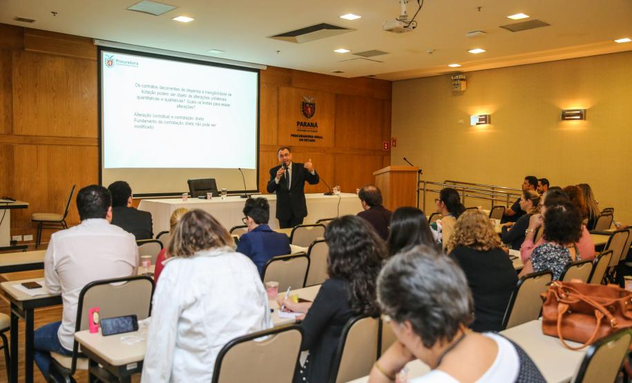 Procuradoria capacita servidores para elaboração e fiscalização de contratos