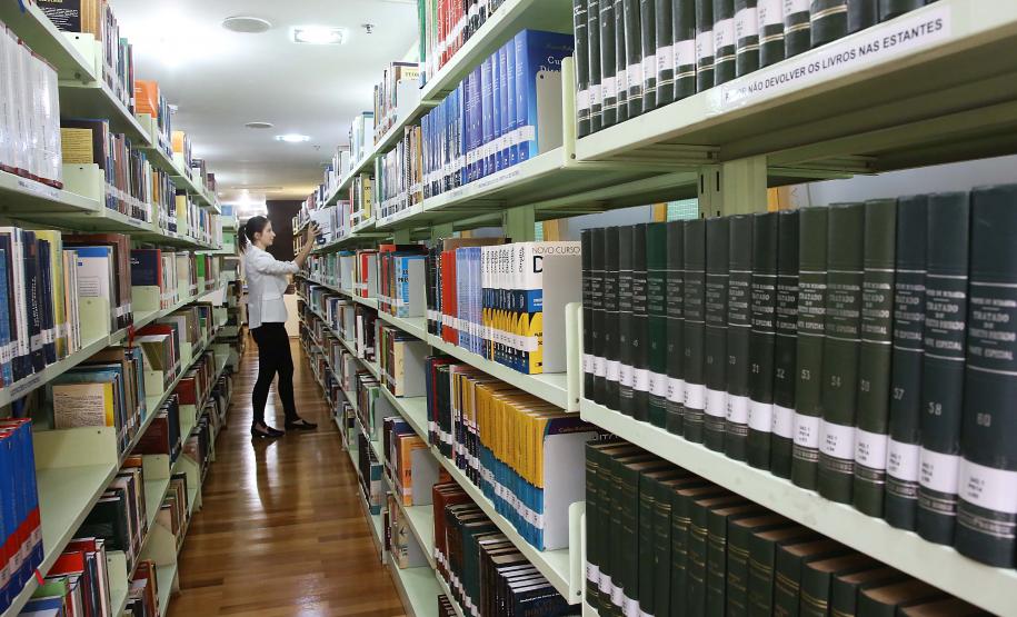 PGE convida para exposição de 70 anos de sua biblioteca