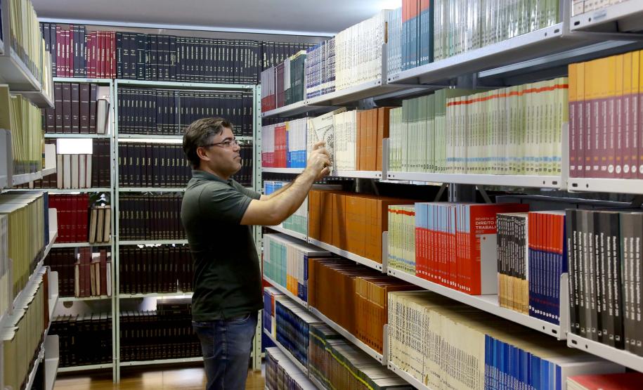 PGE convida para exposição de 70 anos de sua biblioteca