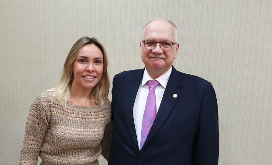 Procuradora-geral  Leticia Ferreira da Silva com ministro Edson Fachin
