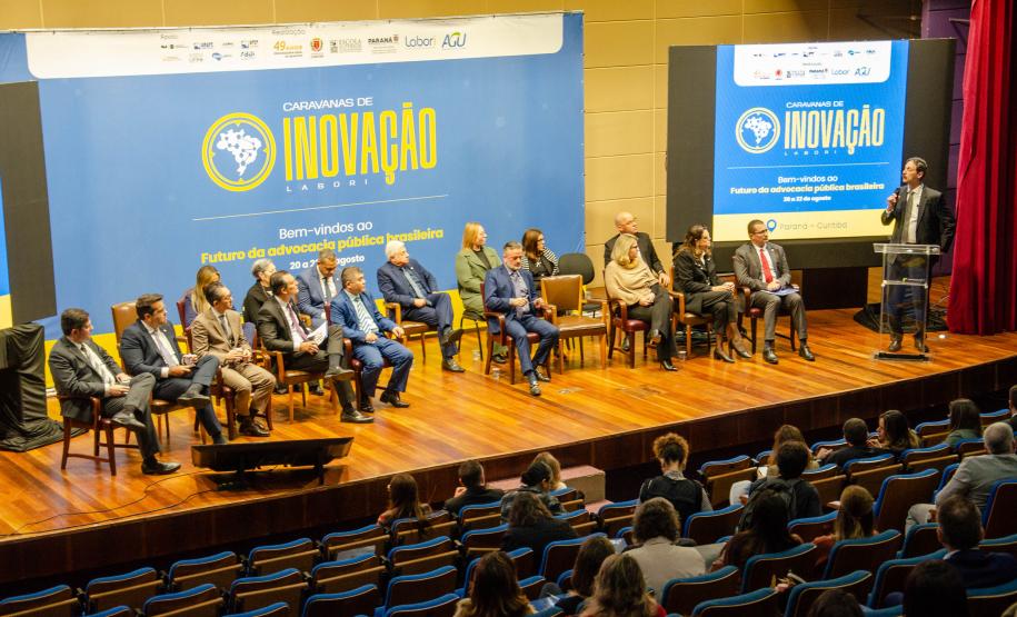 Iniciativa da Advocacia-Geral da União, projeto Caravanas da Inovação percorre os estados para debater o tema com procuradorias, por meio de workshops, treinamentos e desafios de inovação. O Paraná já recebeu a fase de evento online e agora realiza a etapa presencial.