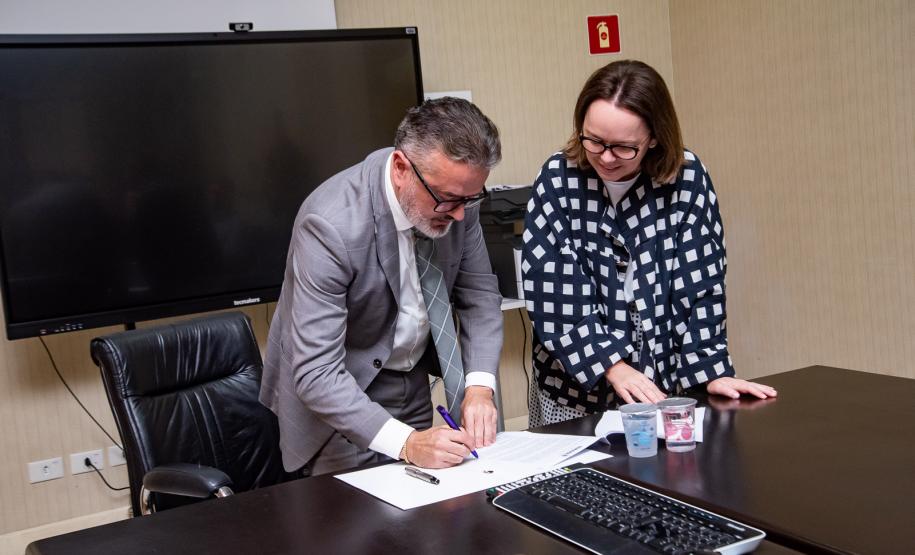 Créditos: AEN-PR (https://www.parana.pr.gov.br/aen/Noticia/Estado-firma-acordo-para-retomada-das-obras-do-Museu-de-Arte-Contemporanea)