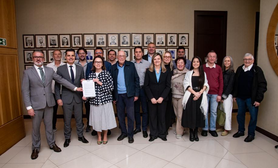 Créditos: AEN-PR (https://www.parana.pr.gov.br/aen/Noticia/Estado-firma-acordo-para-retomada-das-obras-do-Museu-de-Arte-Contemporanea)