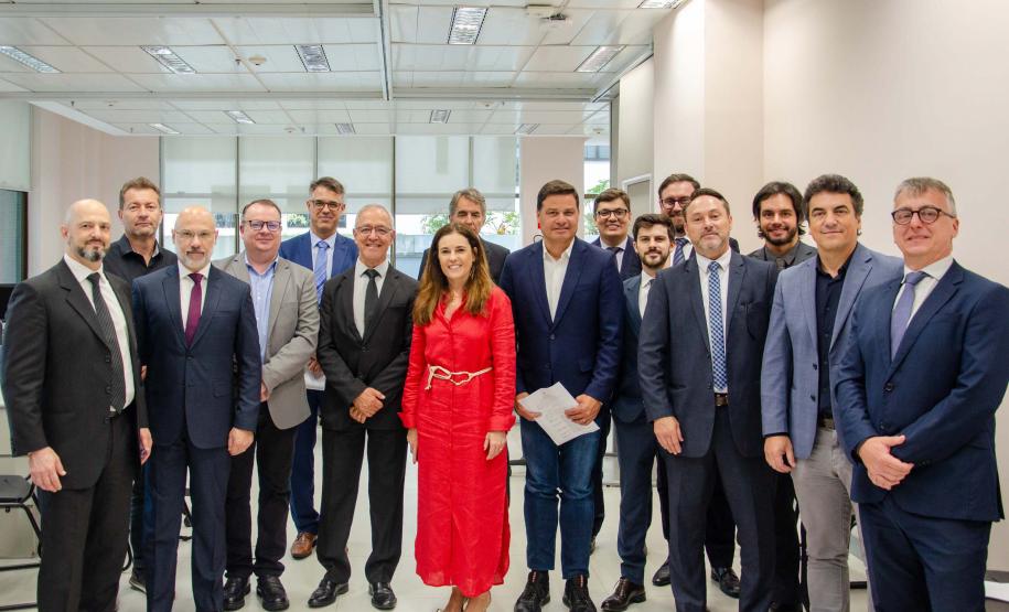 Estado firma acordo judicial que encerra passivo histórico da Ferroeste