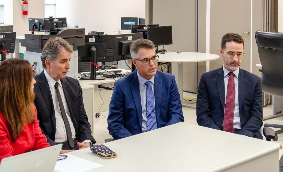 Estado firma acordo judicial que encerra passivo histórico da Ferroeste