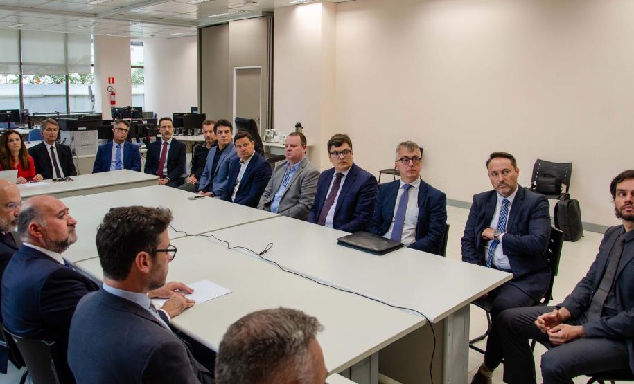 Estado firma acordo judicial que encerra passivo histórico da Ferroeste