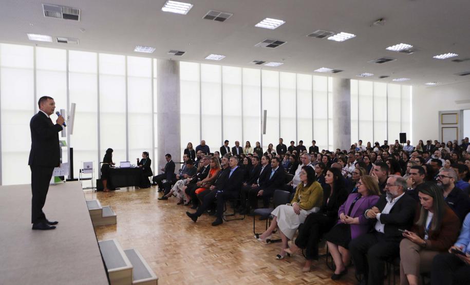 Estado vai capacitar dois mil servidores para atuarem em contratações públicas