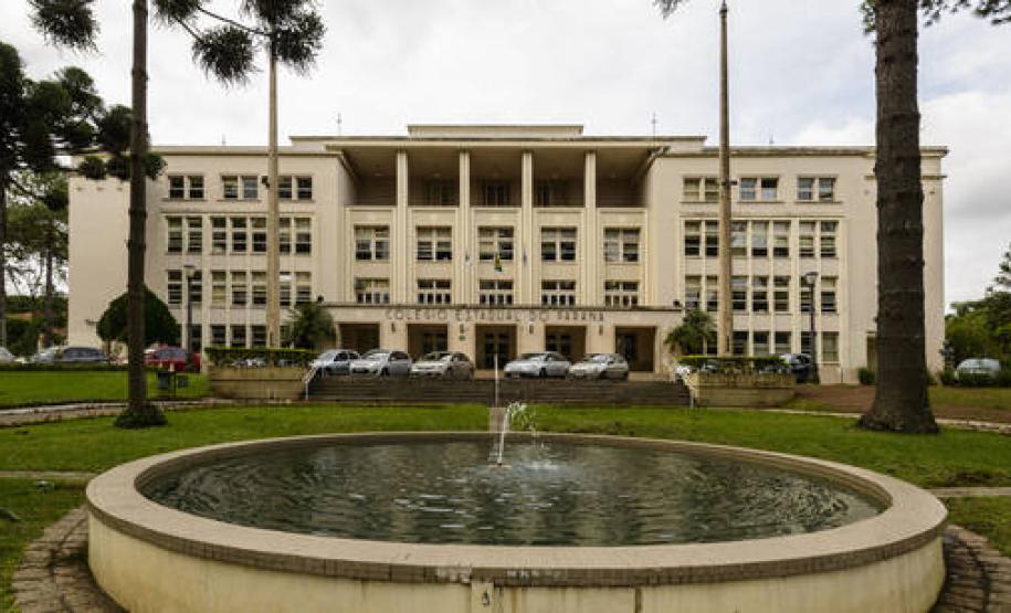Estudantes descumpriram acordo que previa permanência no Colégio Estadual do Paraná por 10 dias, desde que houvesse desocupação voluntária de outras escolas