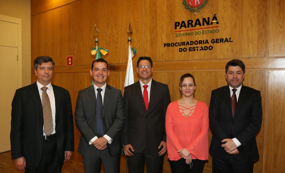 Diretor-geral da PGE, Joel Samways Neto; Ítalo Medeiros Cisneiros; Rafael  Costa Santos; chefe de gabinete da PGE, Lilian Didoné Calomeno; procurador-geral do Estado, Paulo Sérgio Rosso.