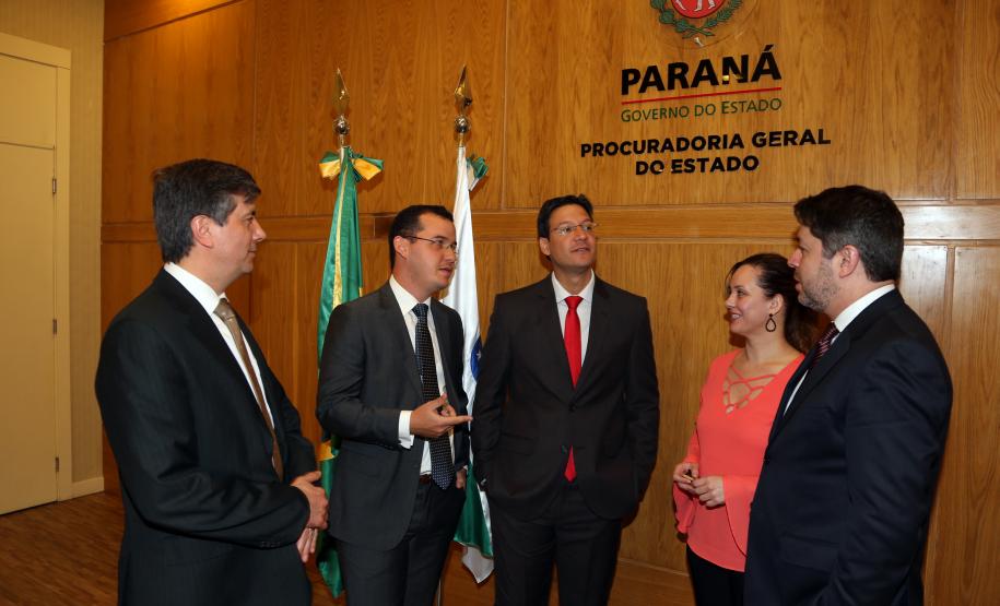 Diretor-geral da PGE, Joel Samways Neto; Ítalo Medeiros Cisneiros; Rafael  Costa Santos; chefe de gabinete da PGE, Lilian Didoné Calomeno; procurador-geral do Estado, Paulo Sérgio Rosso.
